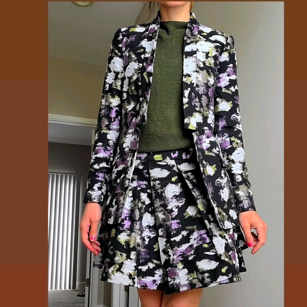 Banana Republic blazer and skirt set100$Size: